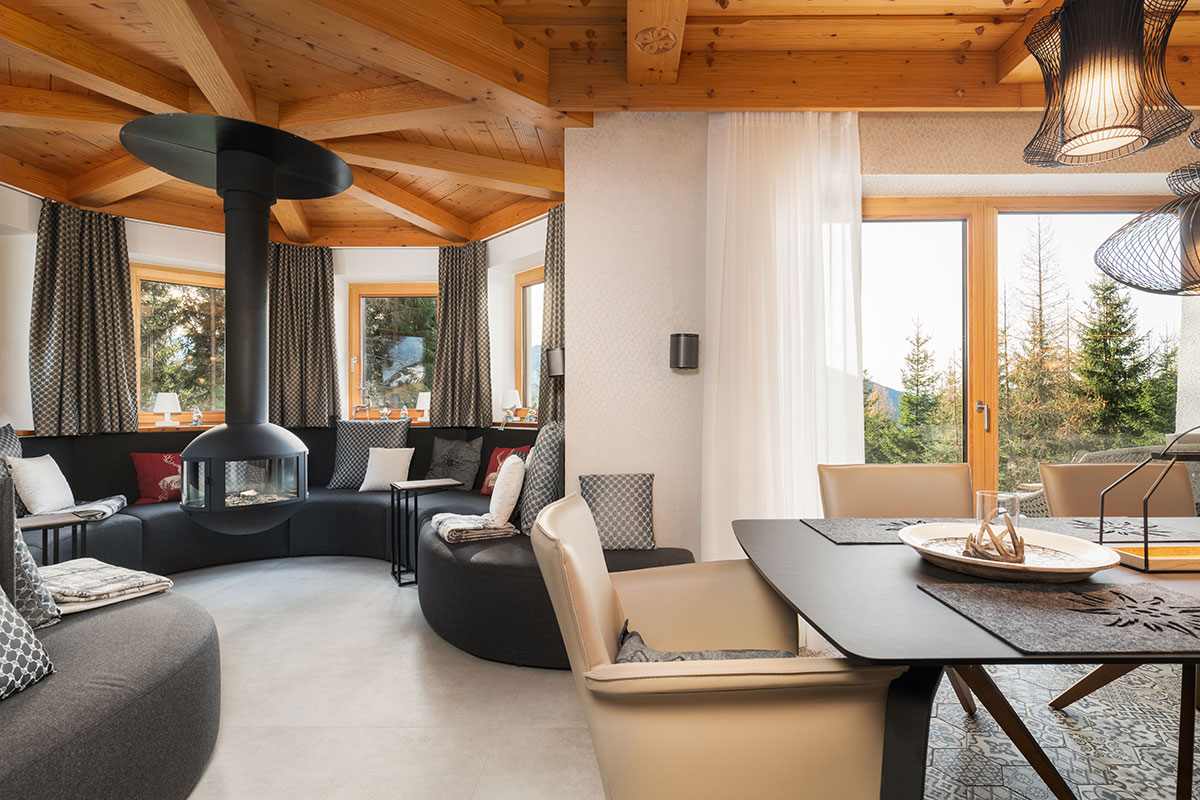 designferienhaus-xxl-chalet-ski-in-out-wagrain-1